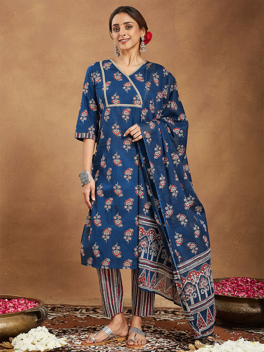 Ninnique Women's Blue Pure Cotton Floral Printed Straight Kurta Set