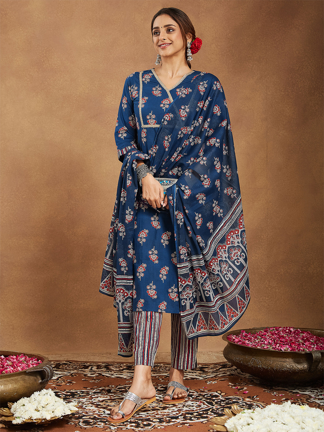 Ninnique Women's Blue Pure Cotton Floral Printed Straight Kurta Set