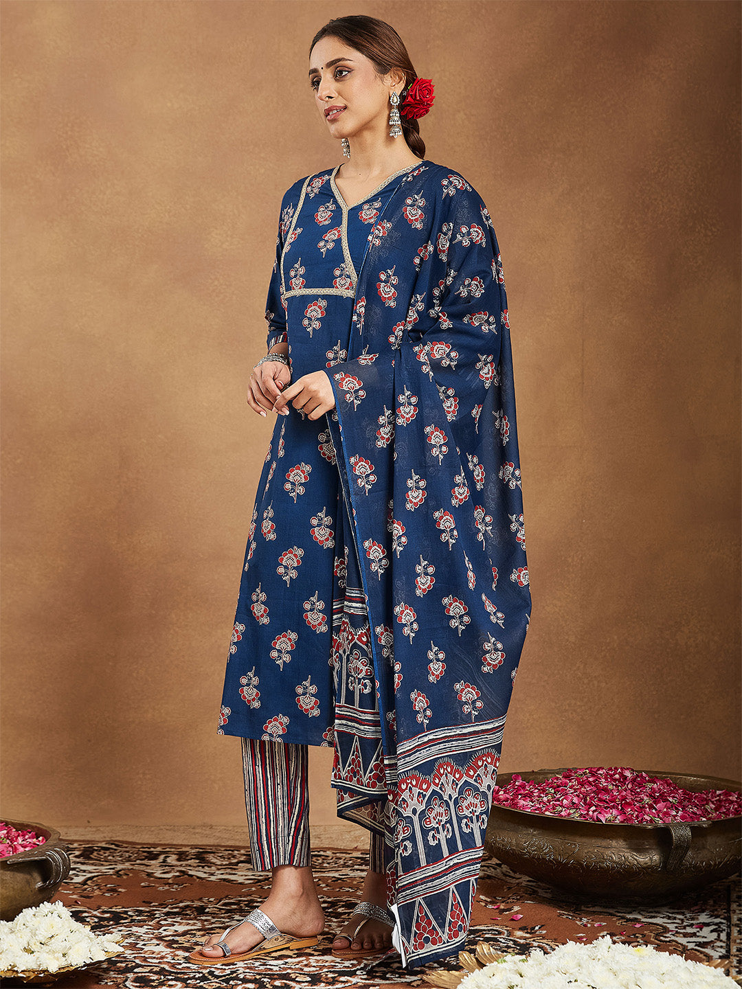 Ninnique Women's Blue Pure Cotton Floral Printed Straight Kurta Set