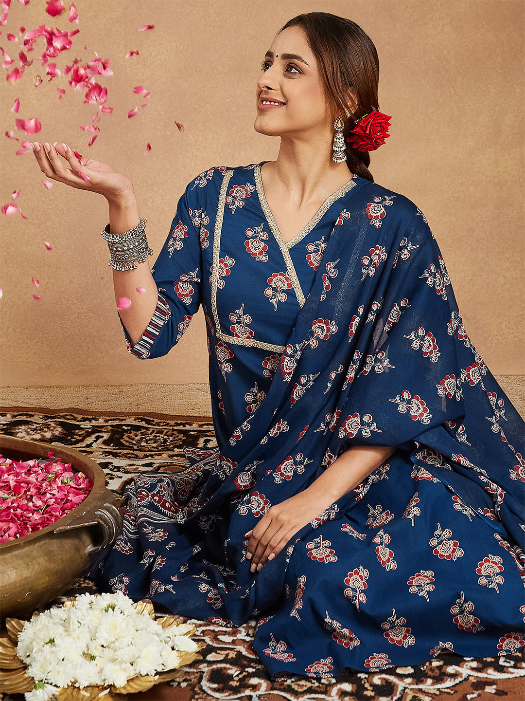 Ninnique Women's Blue Pure Cotton Floral Printed Straight Kurta Set