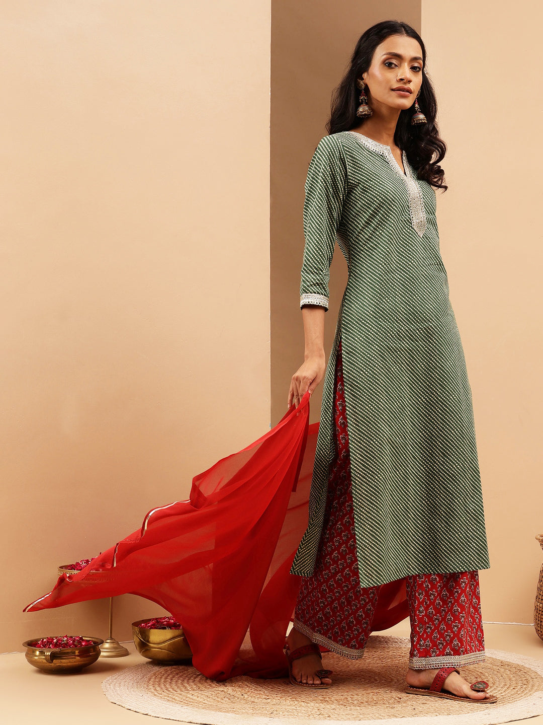 Ninnique Women's Green & Maroon Pure Cotton Printed Straight Kurta Set