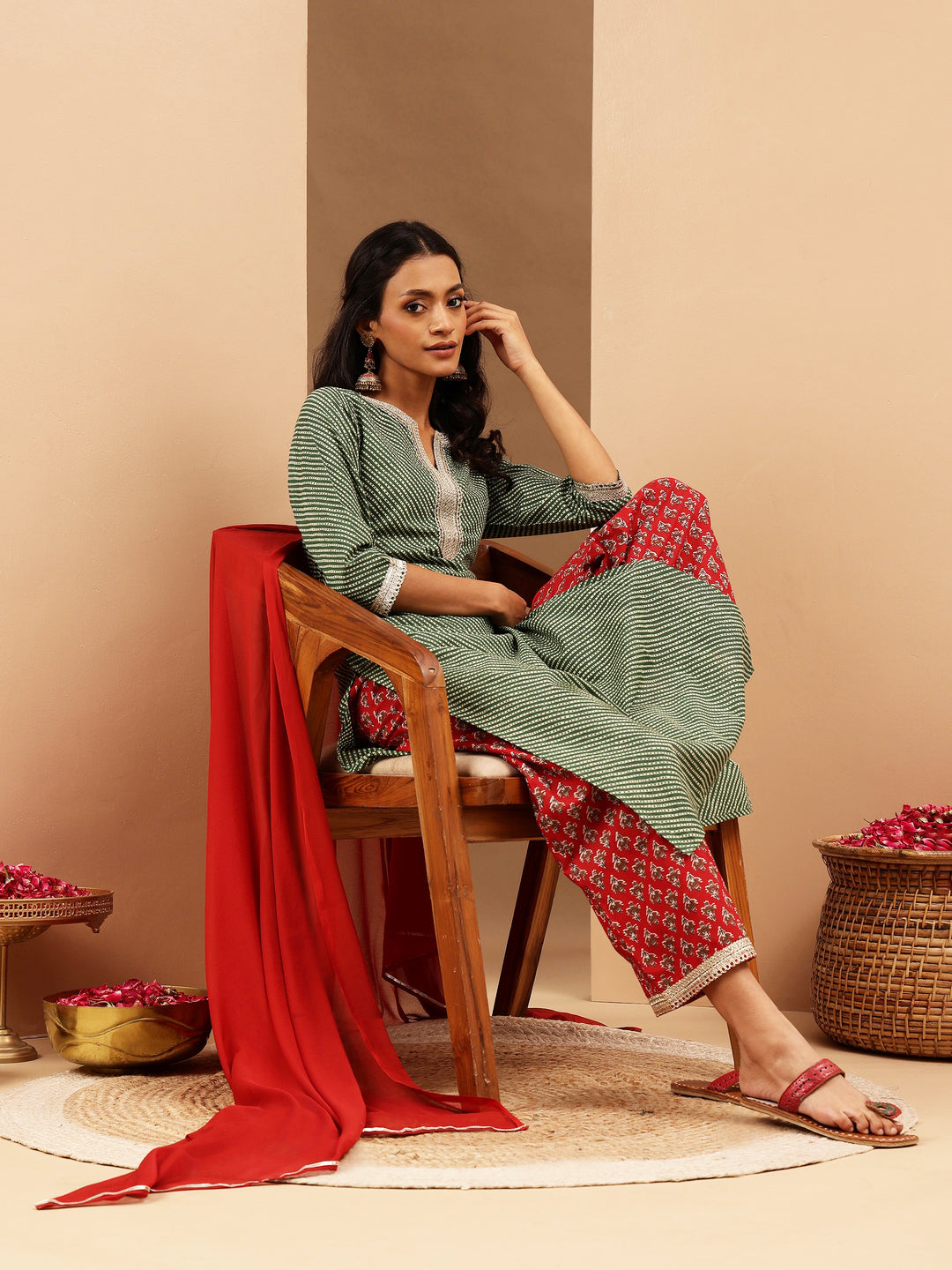 Ninnique Women's Green & Maroon Pure Cotton Printed Straight Kurta Set