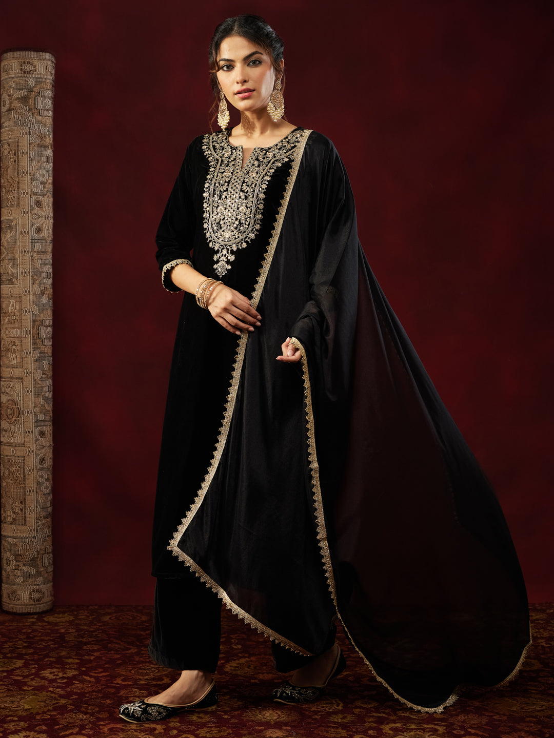 Ninnique Women's Black Velvet Zari Yoke Embroidered Straight Kurta Set