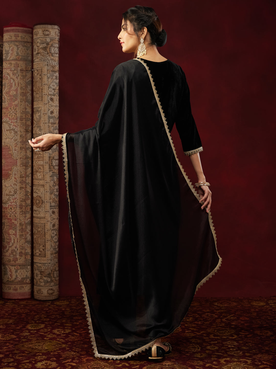 Ninnique Women's Black Velvet Zari Yoke Embroidered Straight Kurta Set