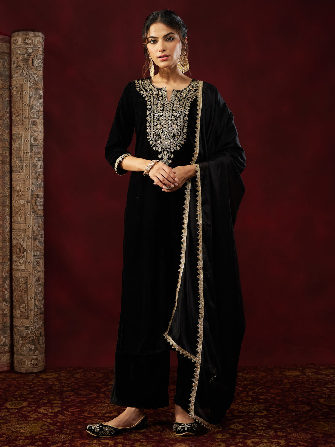 Ninnique Women's Black Velvet Zari Yoke Embroidered Straight Kurta Set