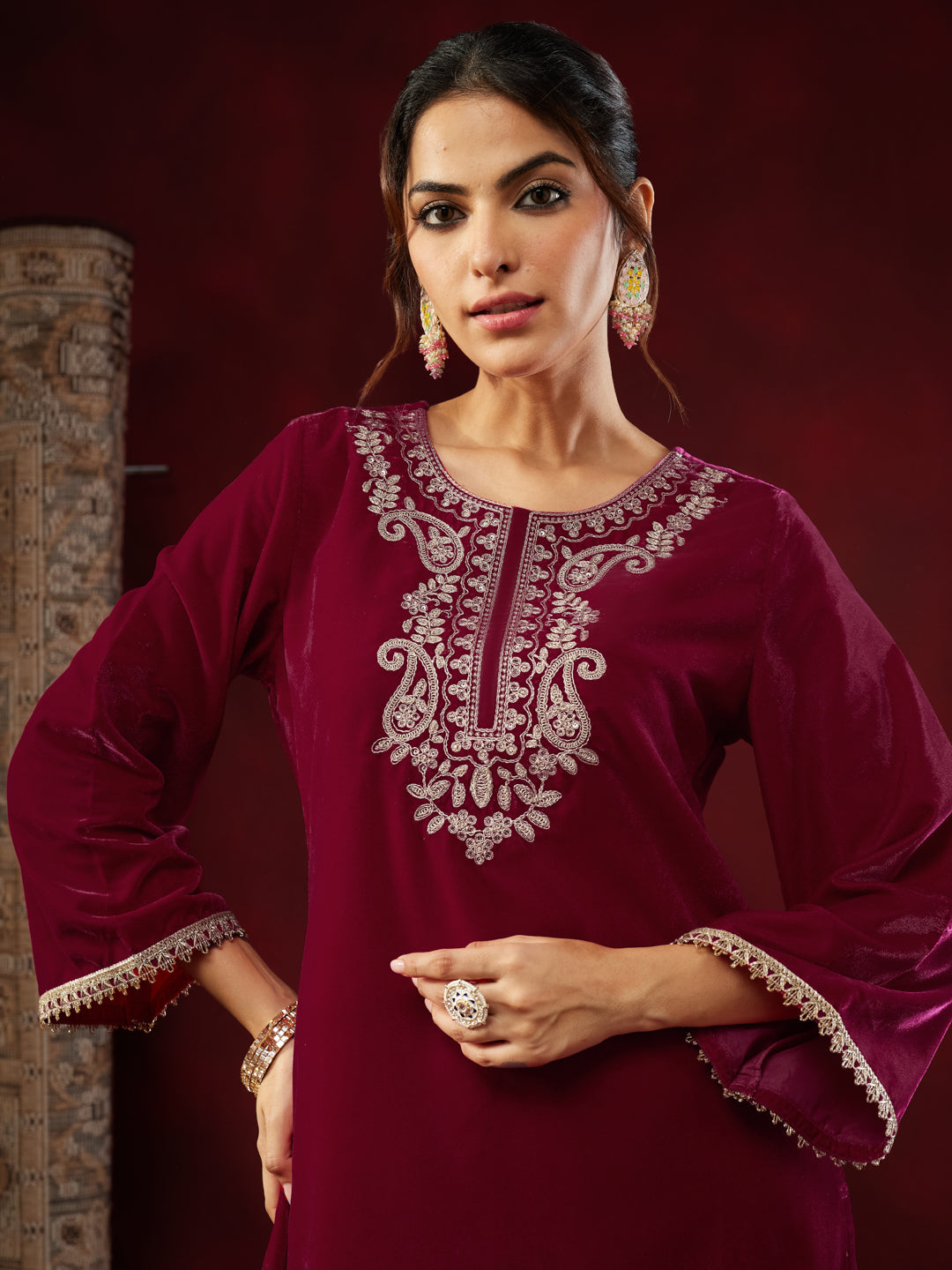 Ninnique Women's Pink Velvet Zari Yoke Embroidered Straight Kurta Set