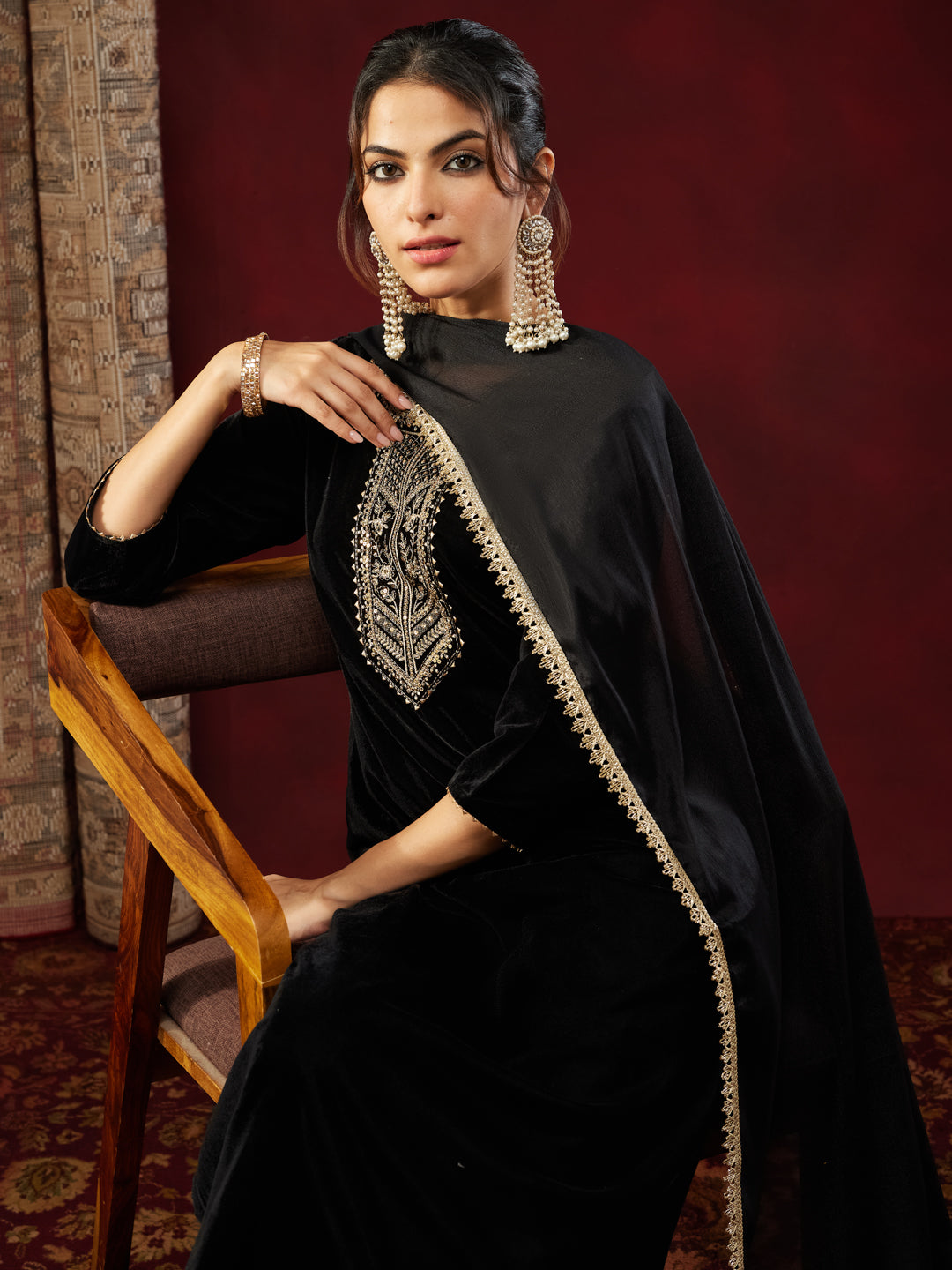 Ninnique Women's Black Velvet Zari Yoke Embroidered Straight Kurta Set