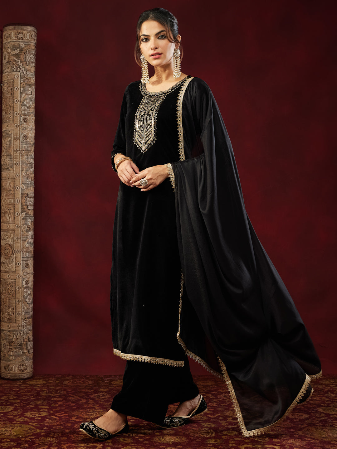 Ninnique Women's Black Velvet Zari Yoke Embroidered Straight Kurta Set