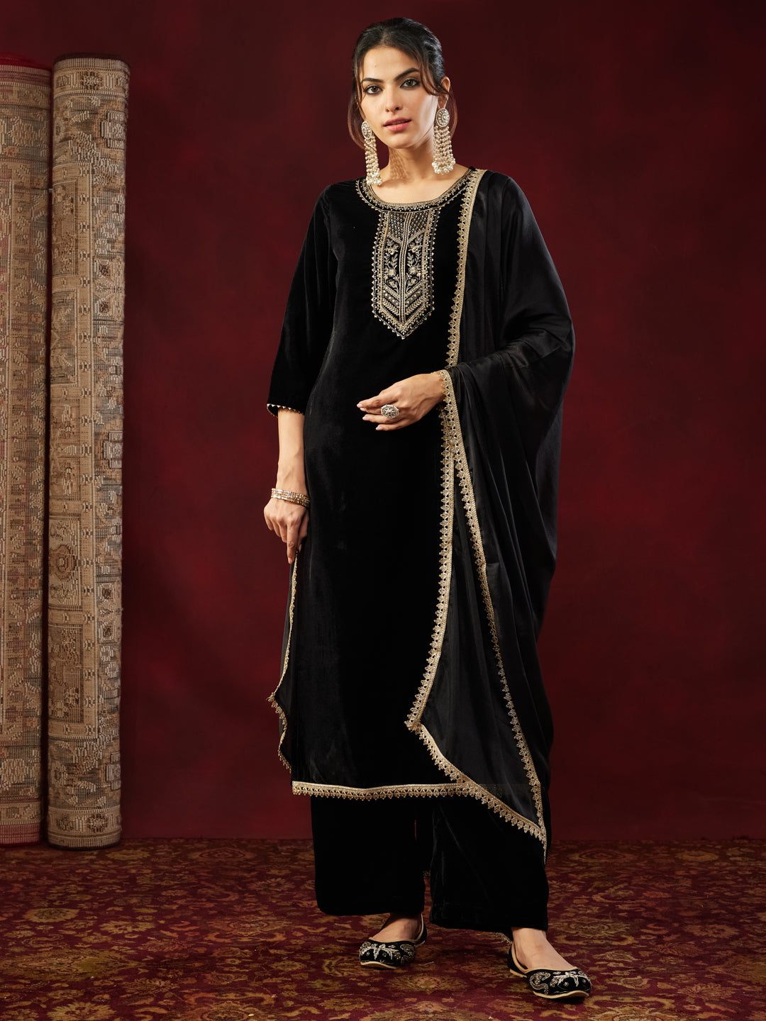 Ninnique Women's Black Velvet Zari Yoke Embroidered Straight Kurta Set
