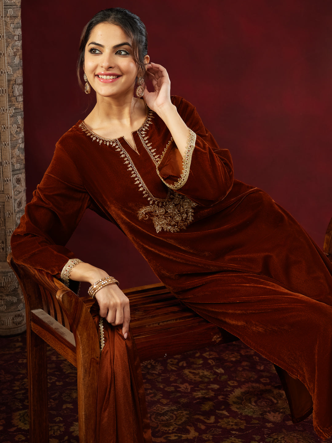 Ninnique Women's Brown Velvet Zari Yoke Embroidered Straight Kurta Set