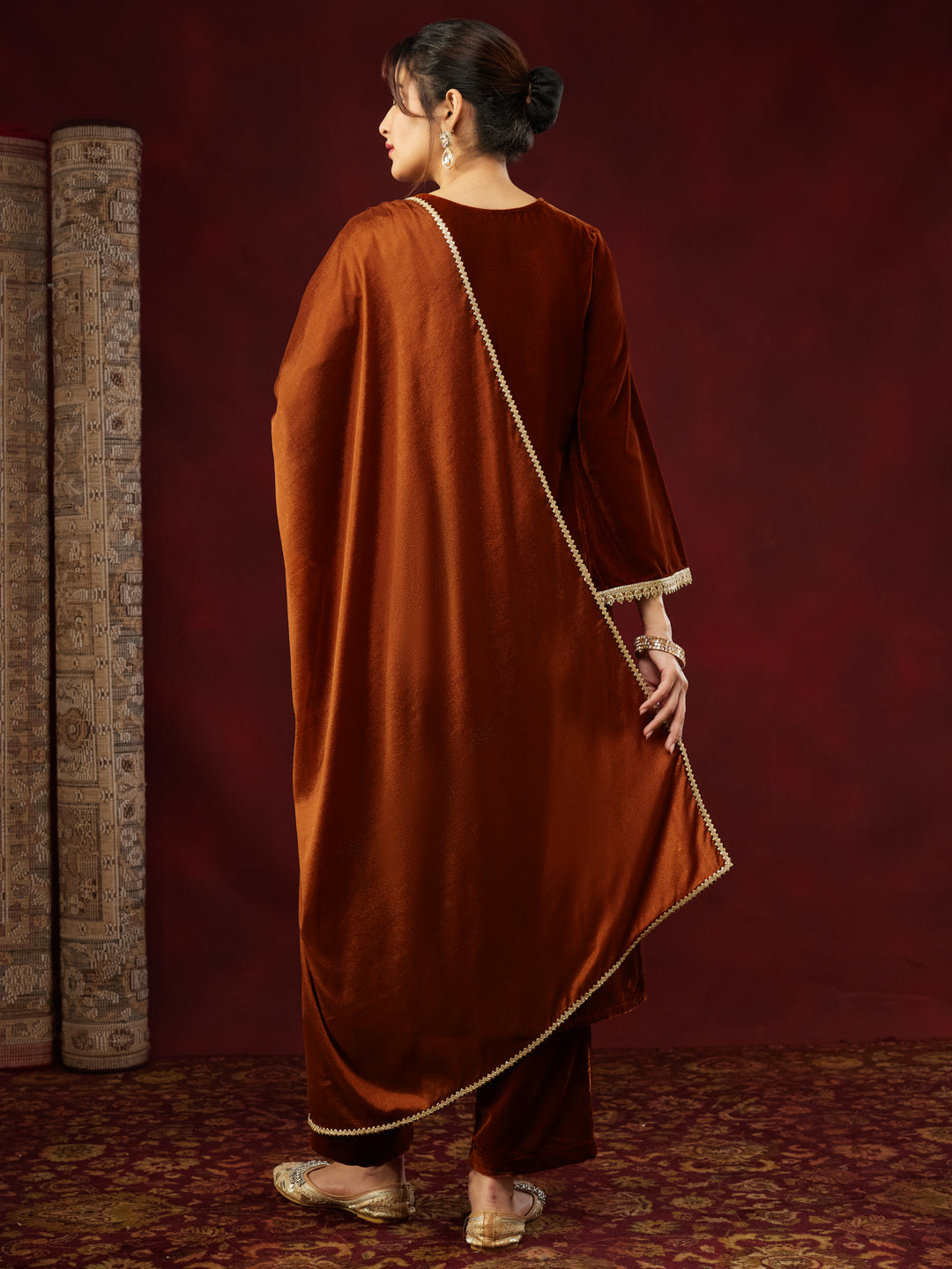 Ninnique Women's Brown Velvet Zari Yoke Embroidered Straight Kurta Set