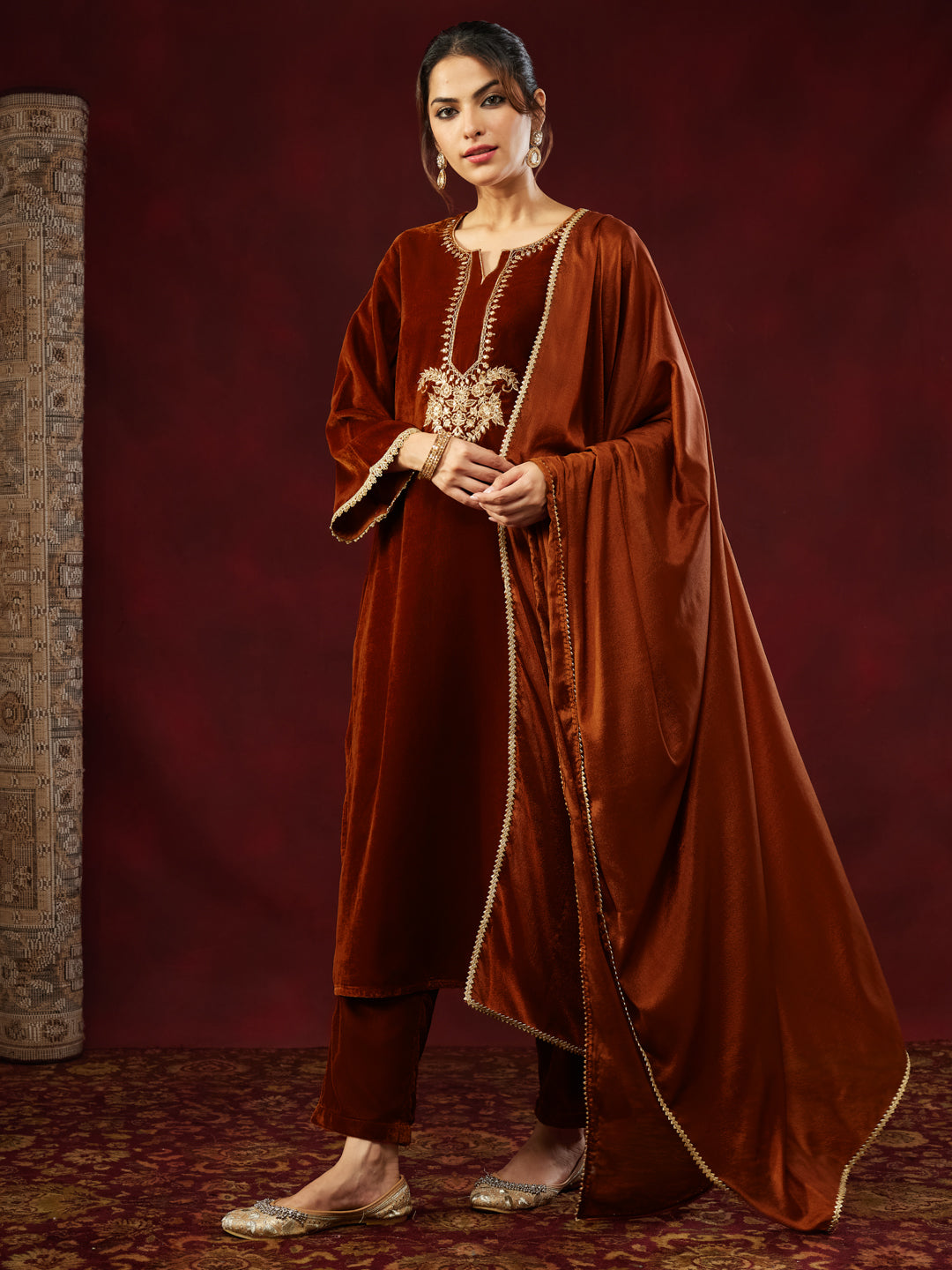 Ninnique Women's Brown Velvet Zari Yoke Embroidered Straight Kurta Set