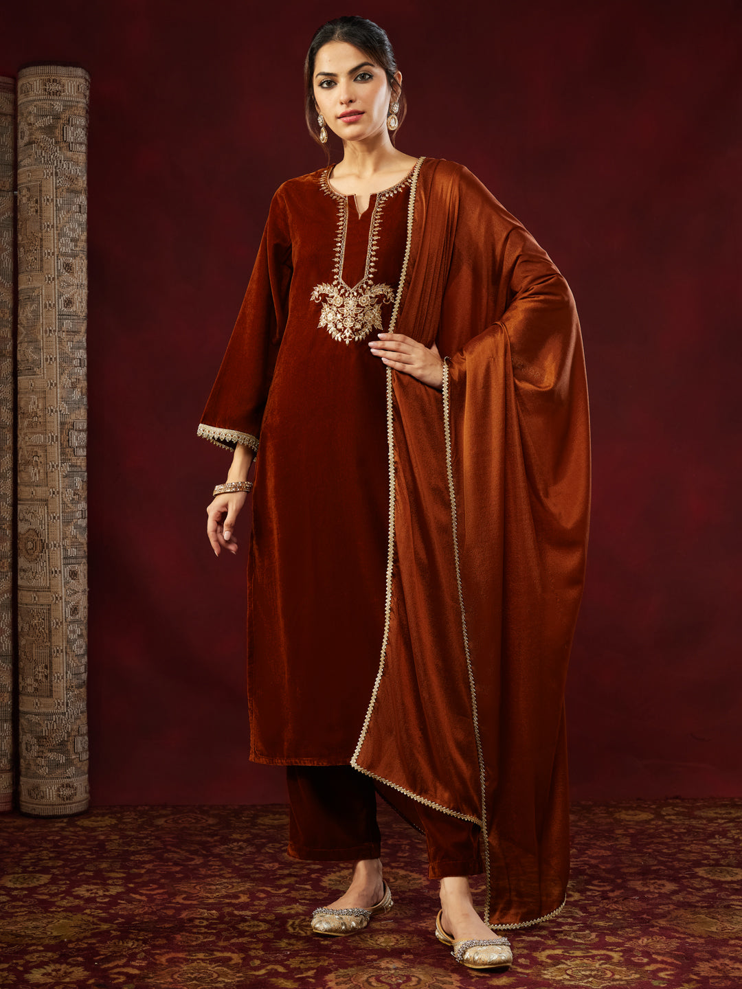 Ninnique Women's Brown Velvet Zari Yoke Embroidered Straight Kurta Set