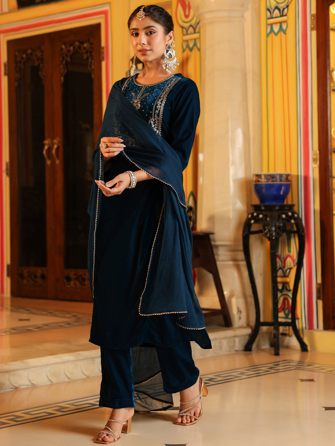 Ninnique Women's Teal Blue Velvet Zari Yoke Embroidered Straight Kurta Set