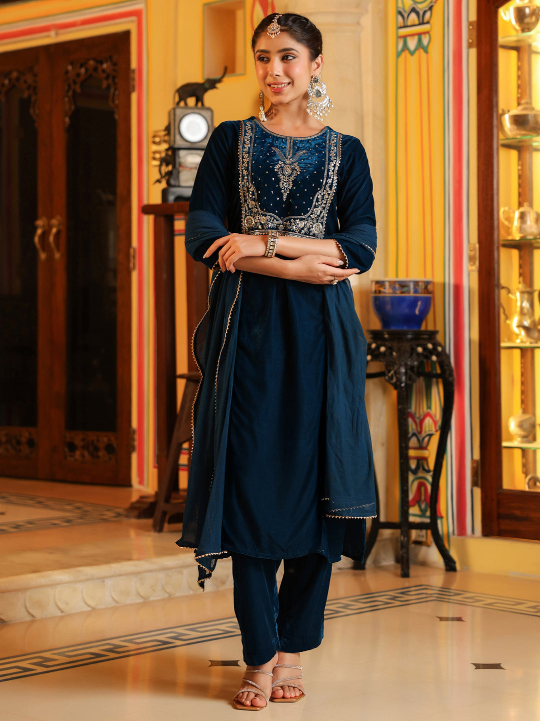 Ninnique Women's Teal Blue Velvet Zari Yoke Embroidered Straight Kurta Set