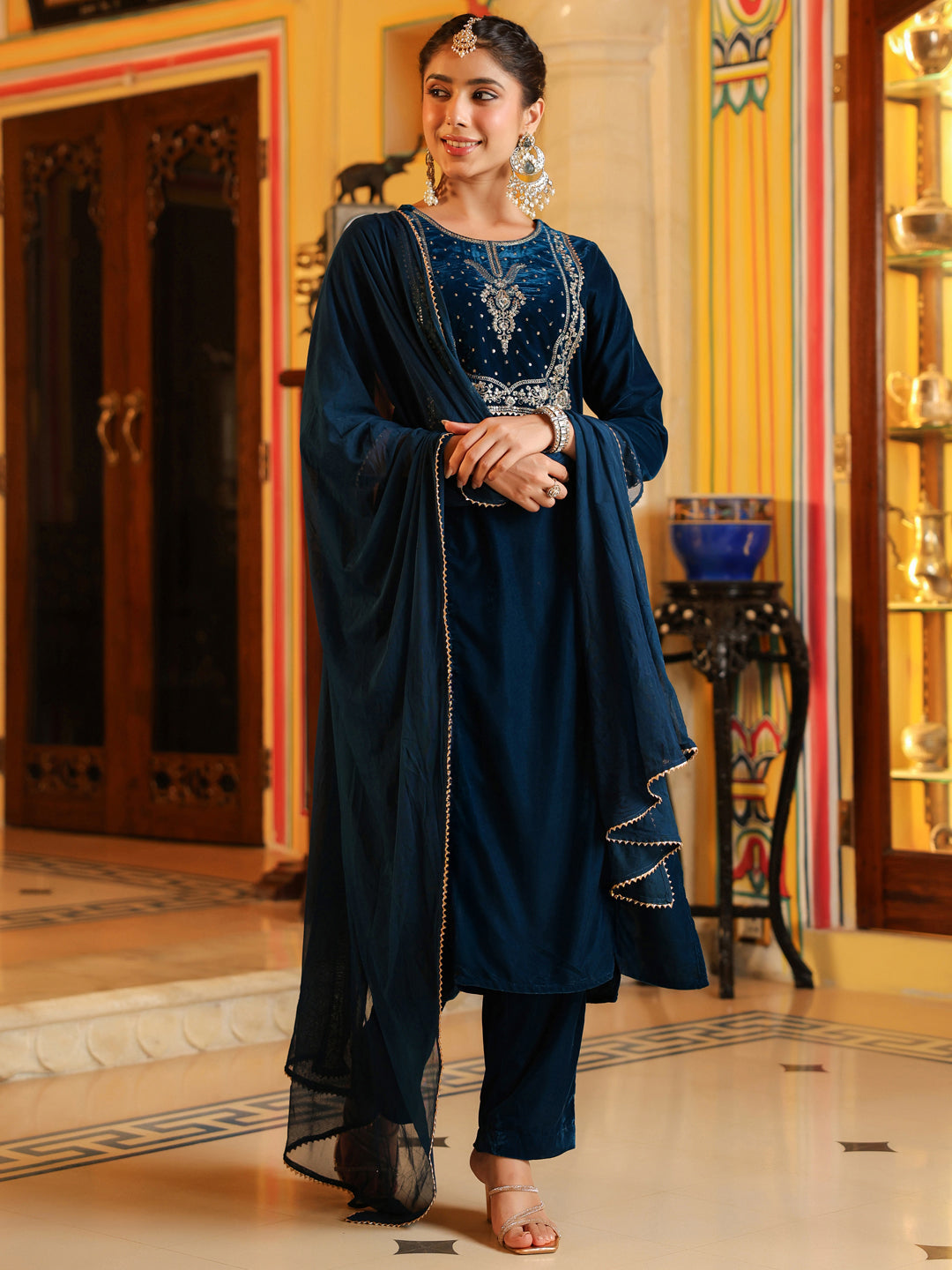 Ninnique Women's Teal Blue Velvet Zari Yoke Embroidered Straight Kurta Set