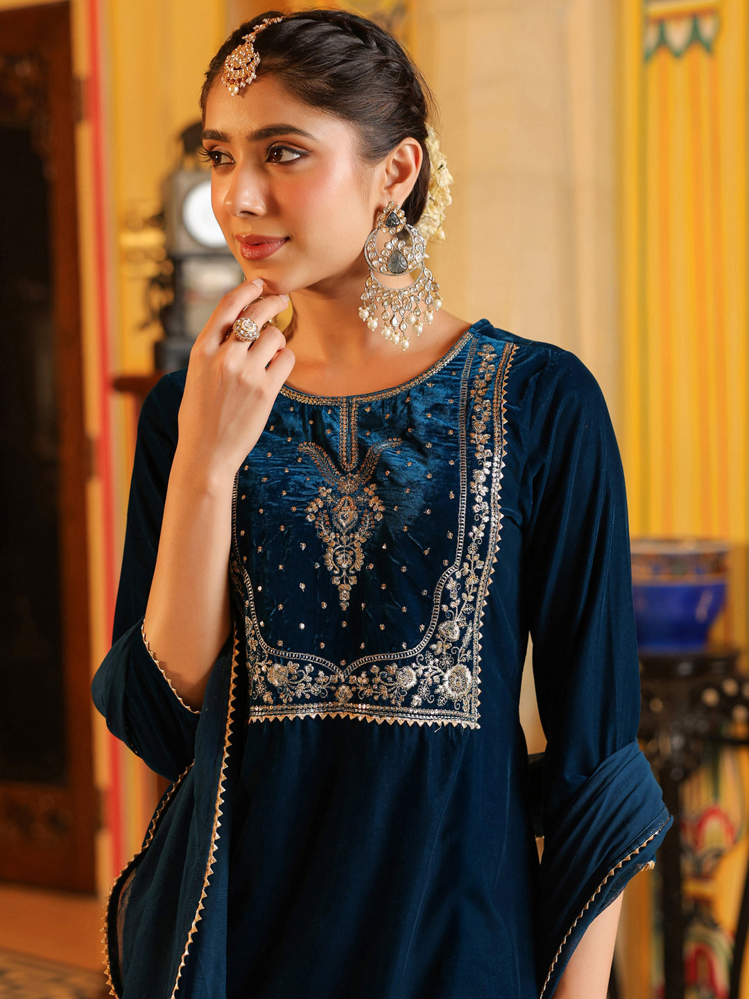 Ninnique Women's Teal Blue Velvet Zari Yoke Embroidered Straight Kurta Set