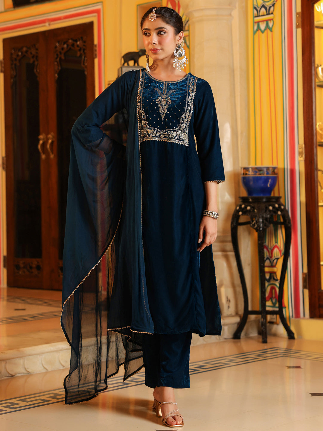 Ninnique Women's Teal Blue Velvet Zari Yoke Embroidered Straight Kurta Set