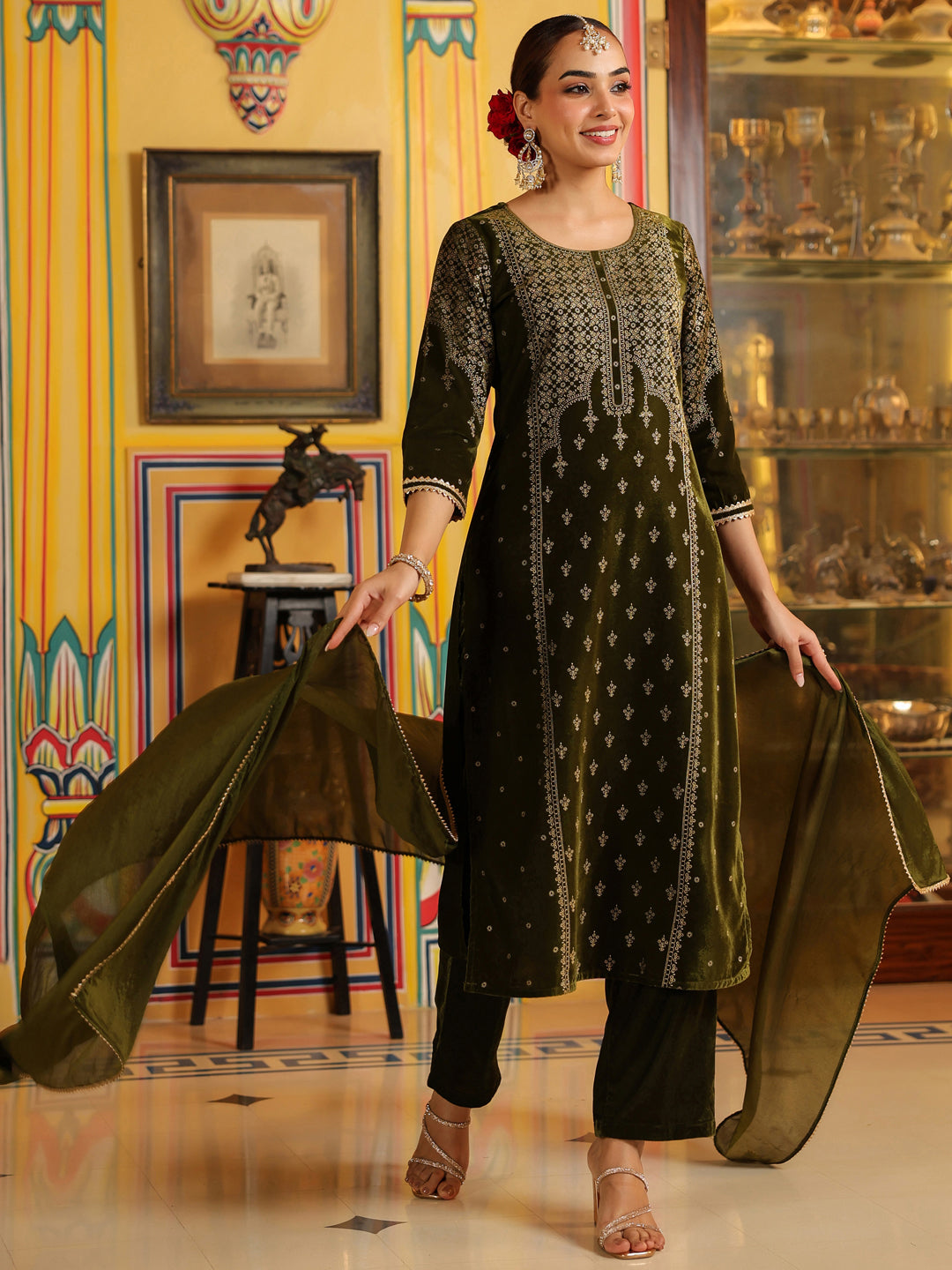 Ninnique Women's Olive Green Velvet Gold Foil Printed Straight Kurta Set