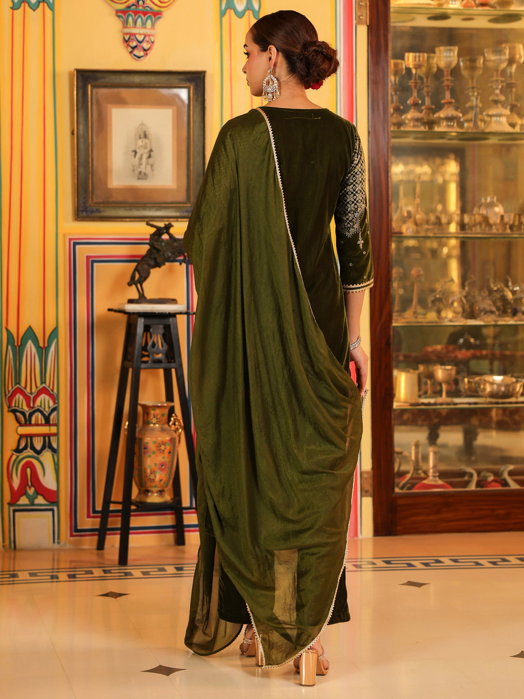 Ninnique Women's Olive Green Velvet Gold Foil Printed Straight Kurta Set