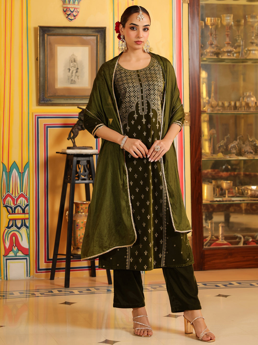 Ninnique Women's Olive Green Velvet Gold Foil Printed Straight Kurta Set