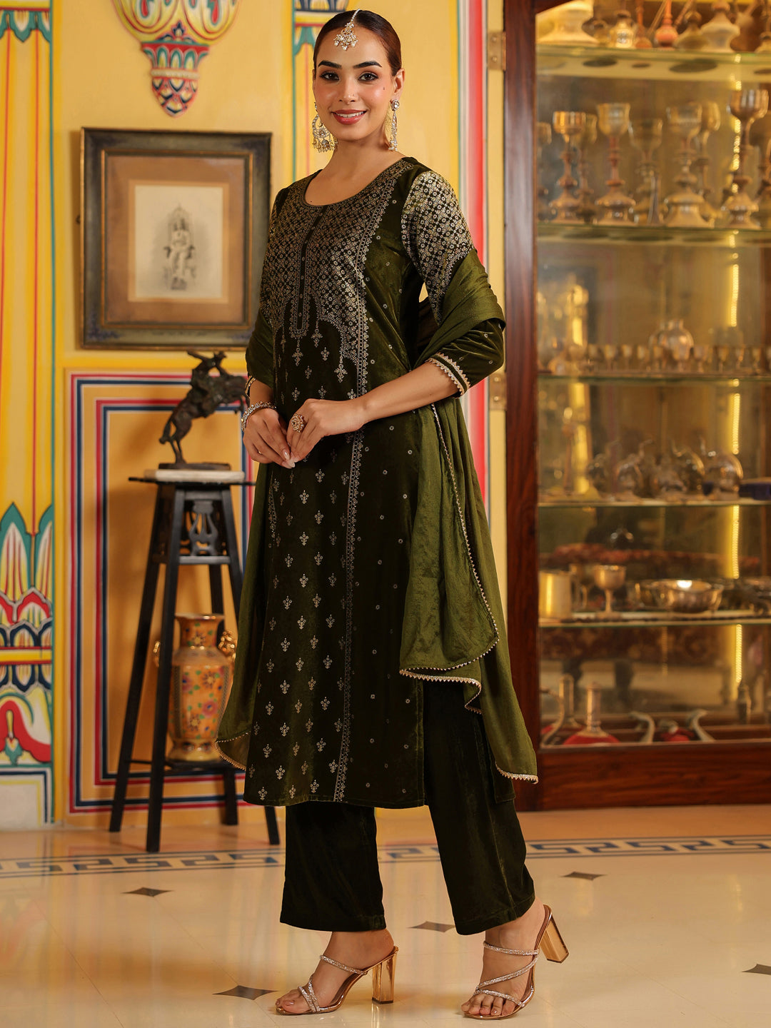 Ninnique Women's Olive Green Velvet Gold Foil Printed Straight Kurta Set
