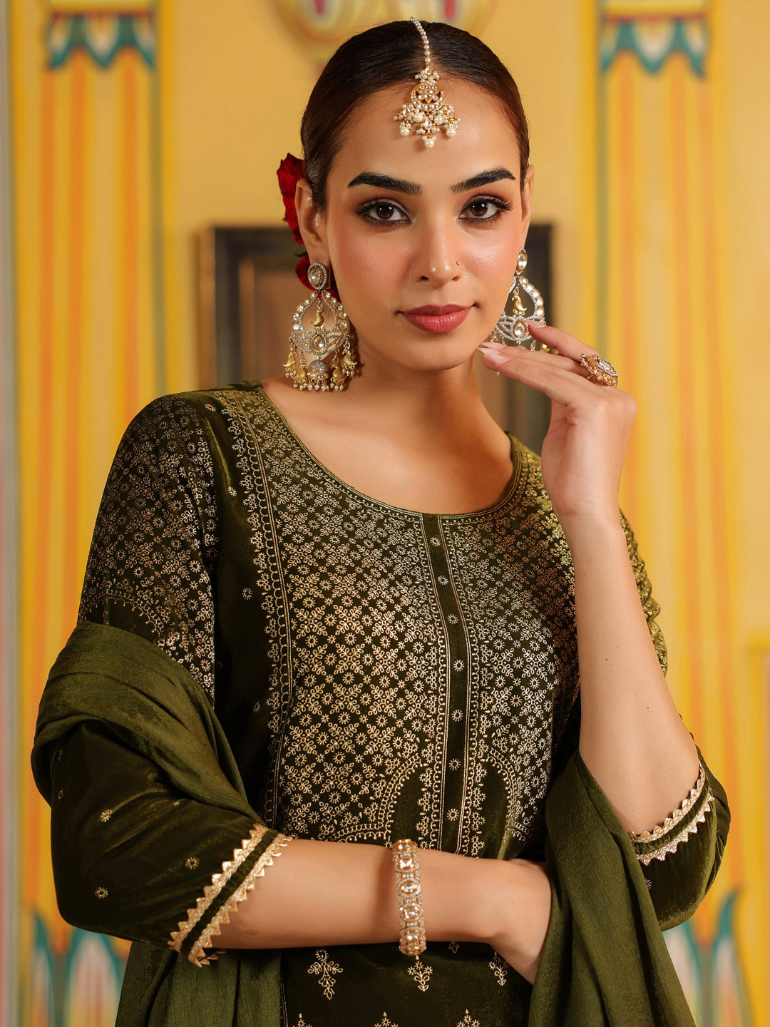 Ninnique Women's Olive Green Velvet Gold Foil Printed Straight Kurta Set