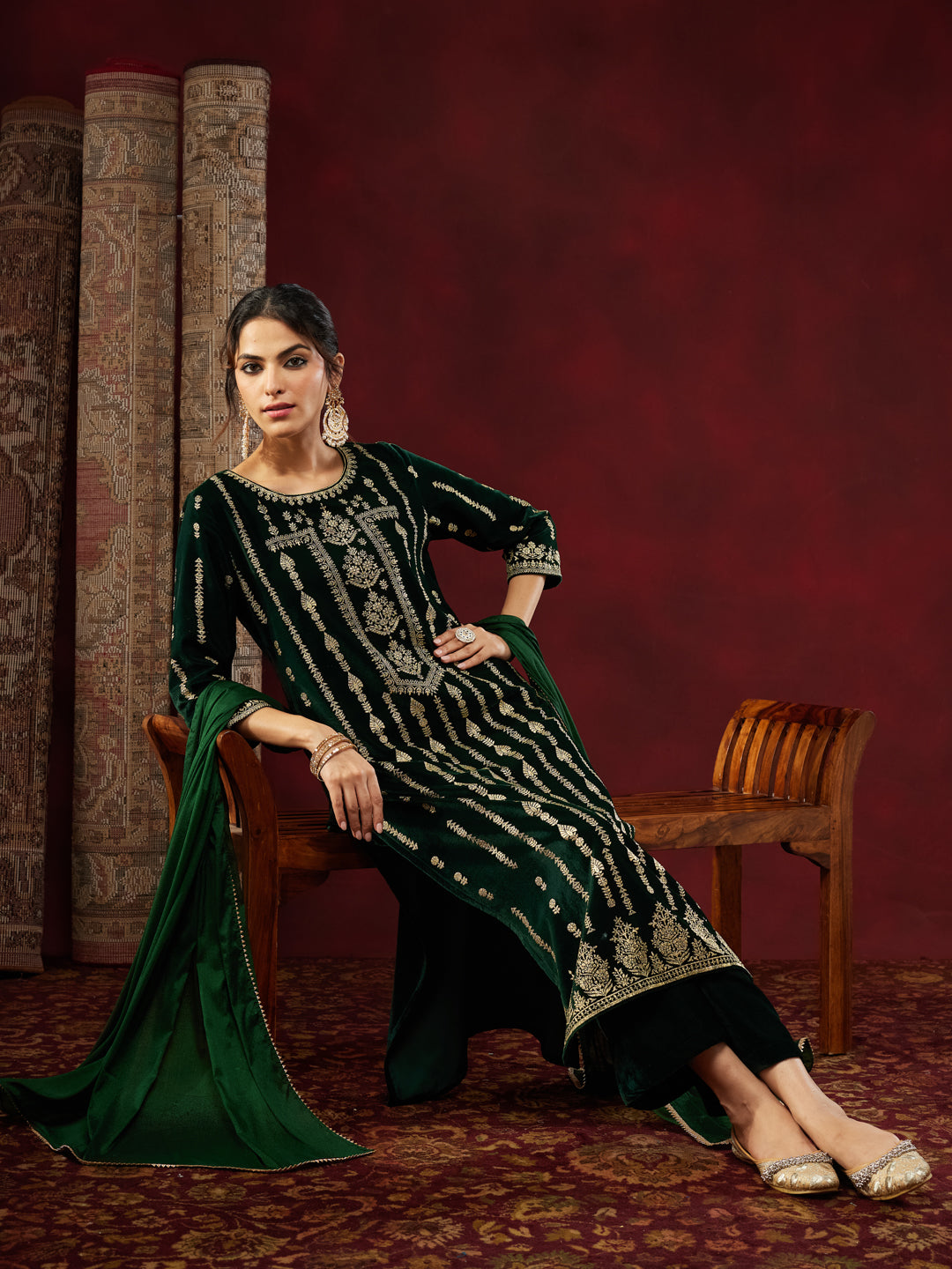 Ninnique Women's Bottol Green Velvet Embellished Gold Printed Straight Kurta Set