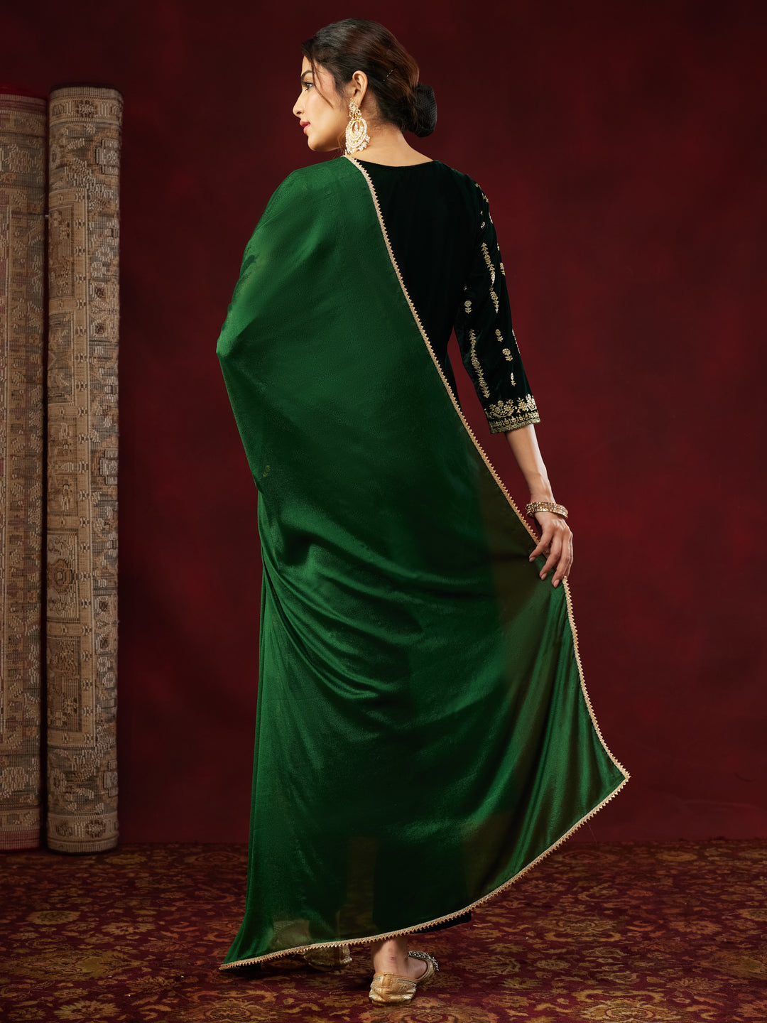Ninnique Women's Bottol Green Velvet Embellished Gold Printed Straight Kurta Set