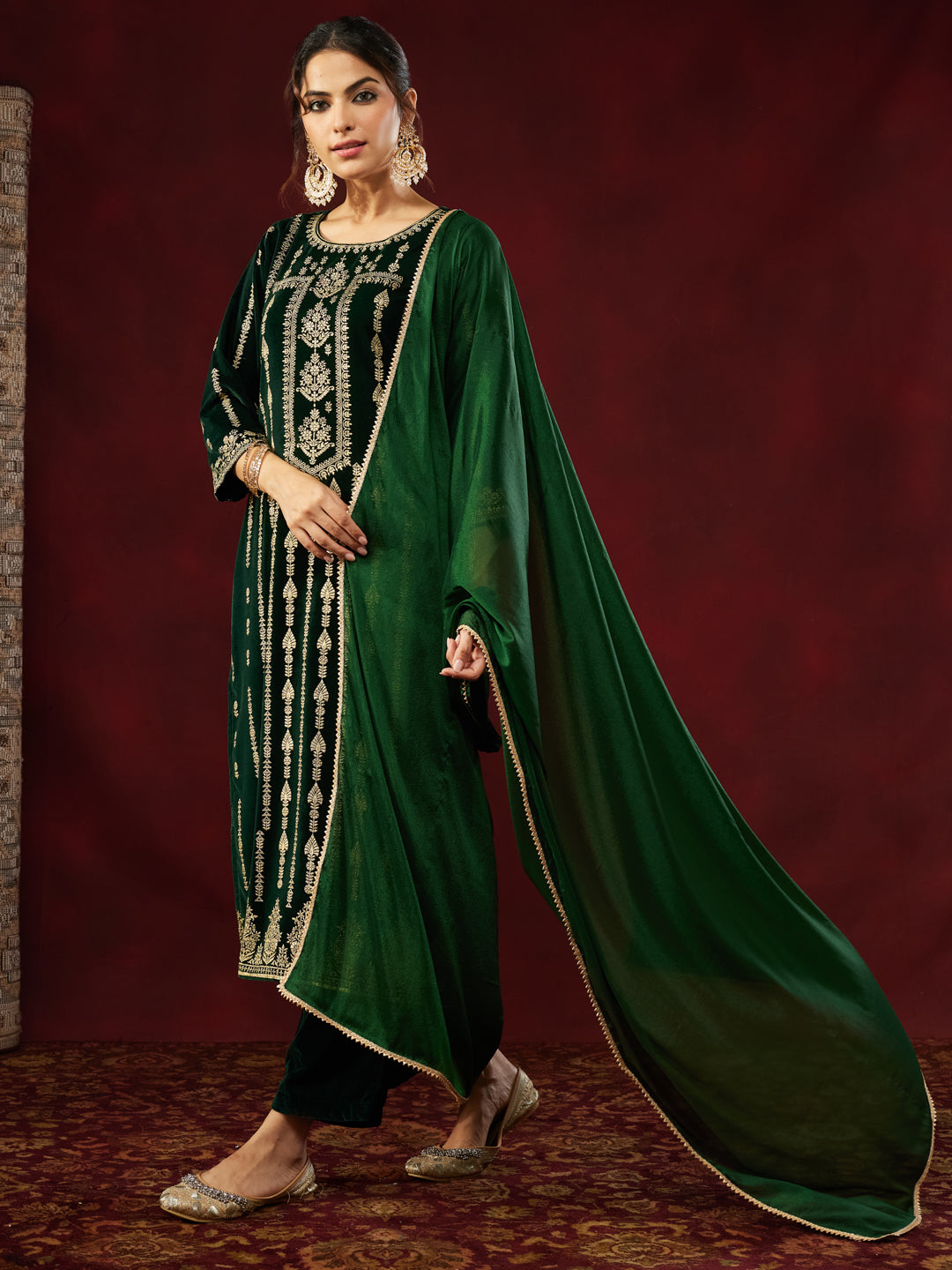 Ninnique Women's Bottol Green Velvet Embellished Gold Printed Straight Kurta Set