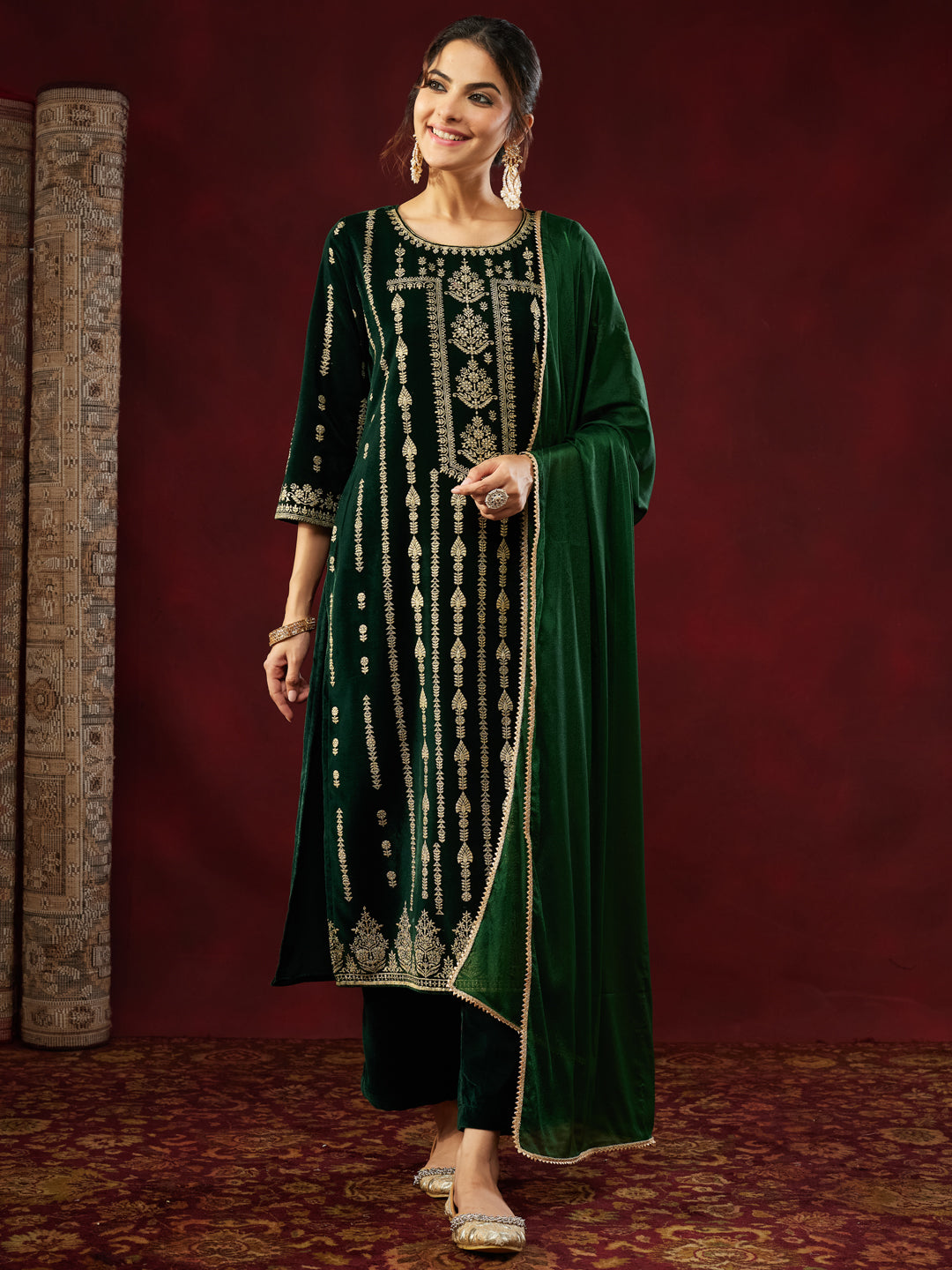 Ninnique Women's Bottol Green Velvet Embellished Gold Printed Straight Kurta Set