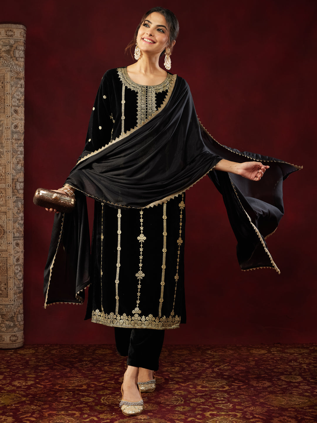 Ninnique Women's Black Velvet Gold Foil Printed Straight Kurta Set