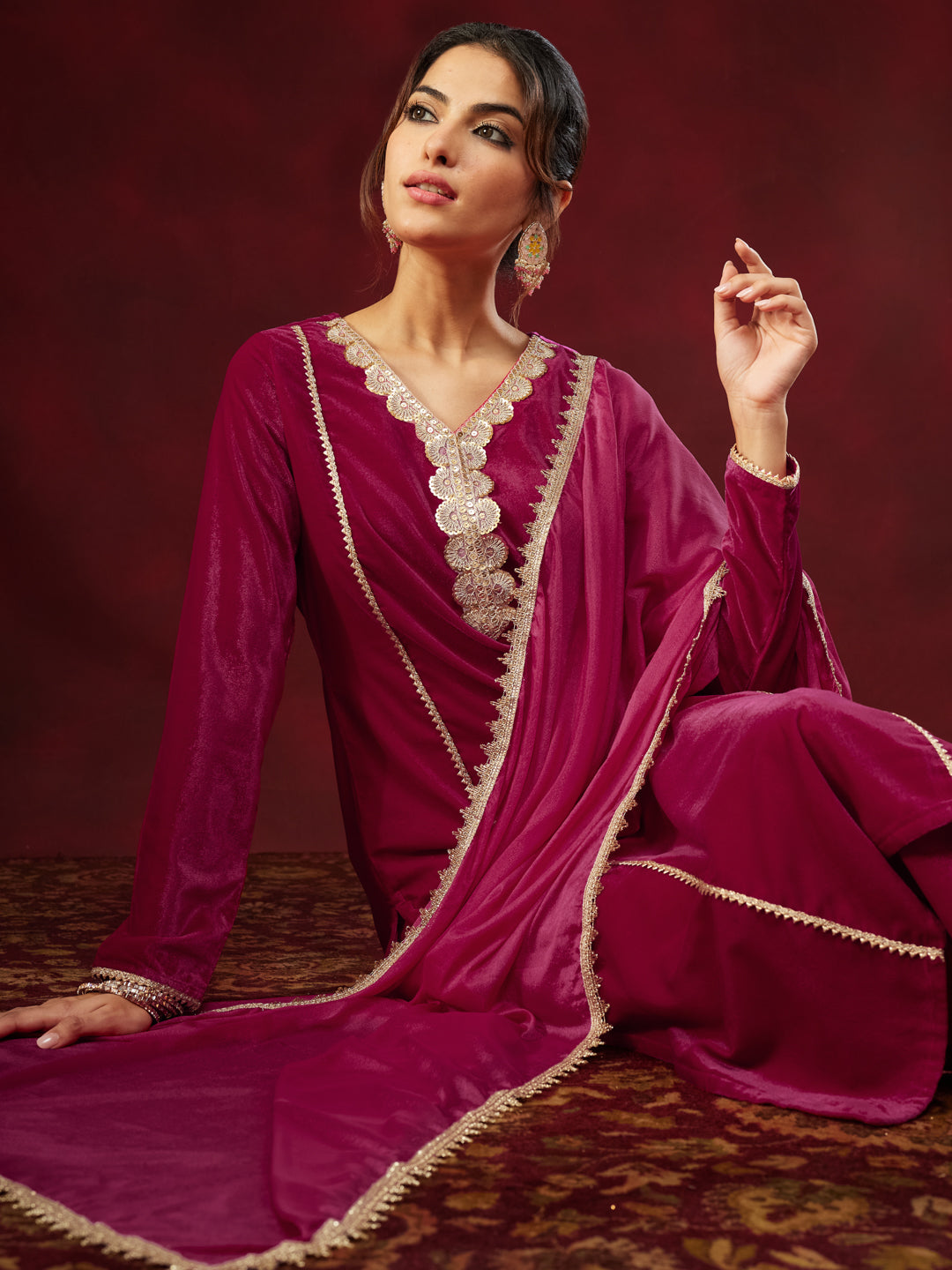 Ninnique Women's Pink Velvet Embellished Straight Kurta Set