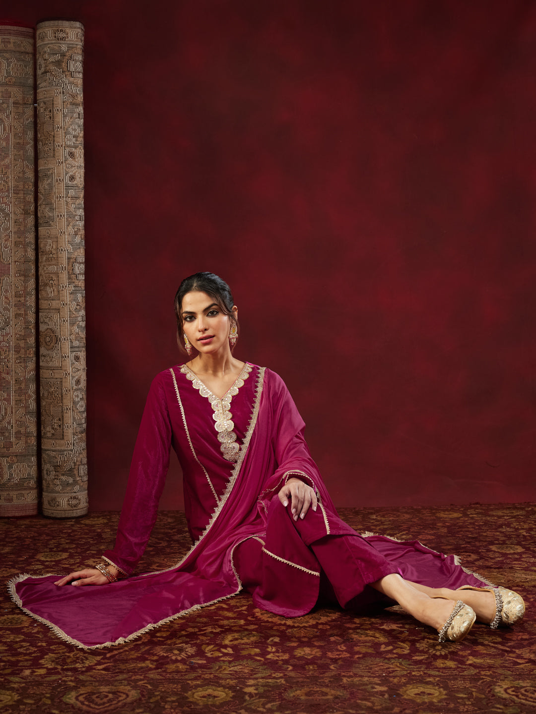 Ninnique Women's Pink Velvet Embellished Straight Kurta Set