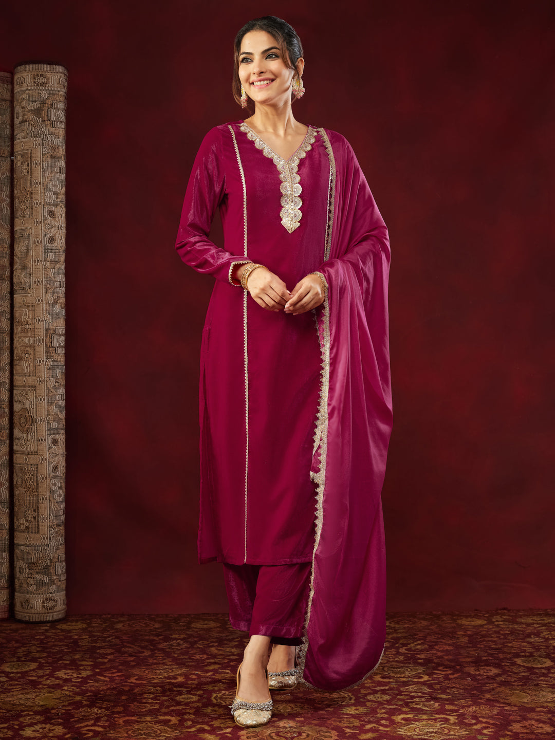 Ninnique Women's Pink Velvet Embellished Straight Kurta Set