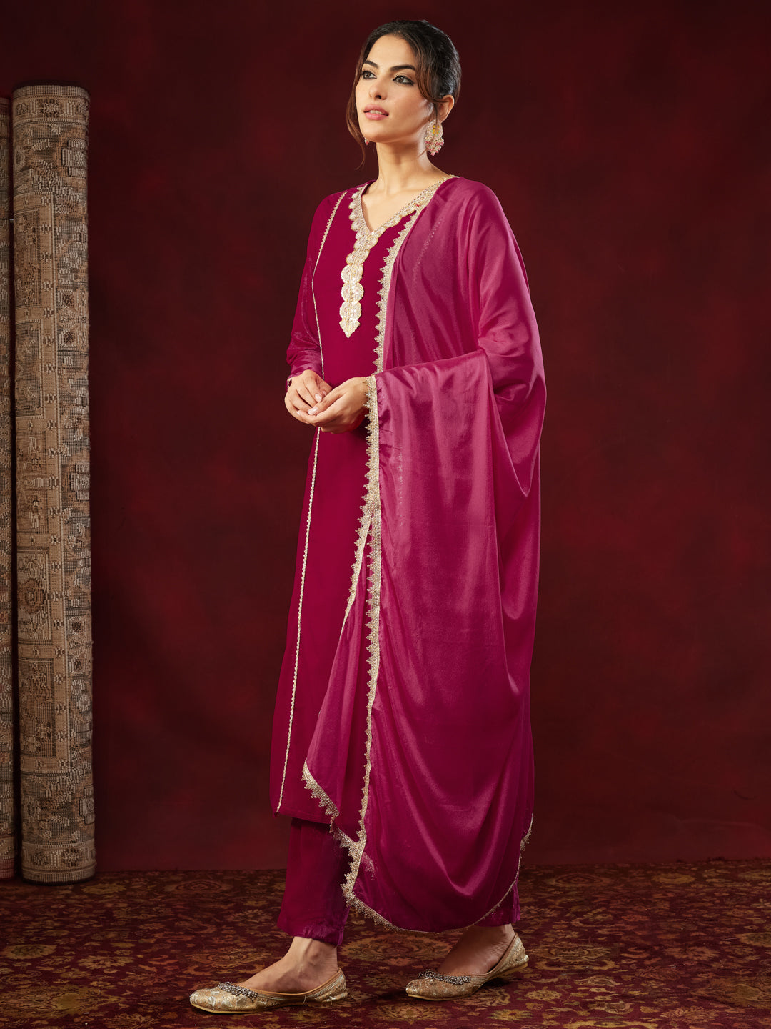 Ninnique Women's Pink Velvet Embellished Straight Kurta Set