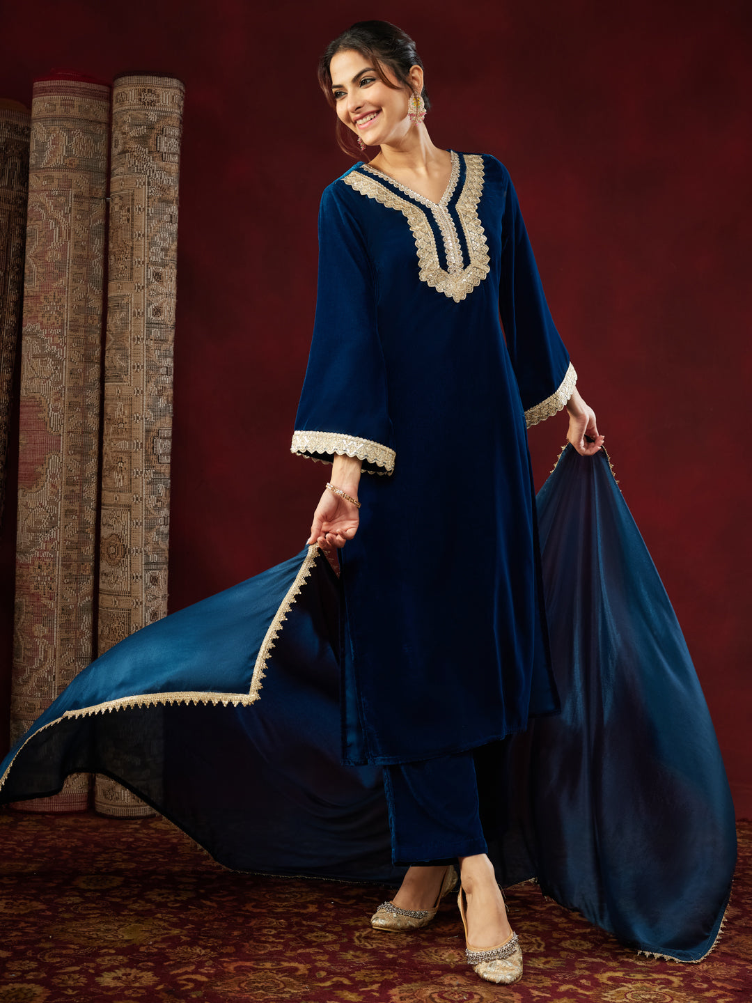 Ninnique Women's Teal Blue Velvet Embellished Straigh Kurta Set