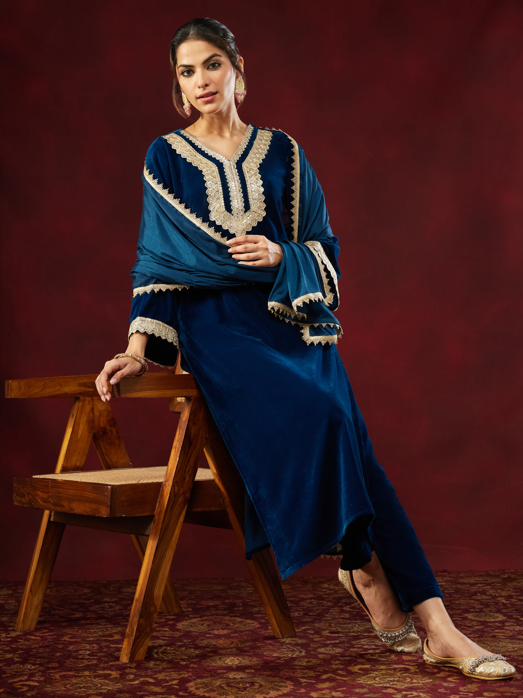 Ninnique Women's Teal Blue Velvet Embellished Straigh Kurta Set