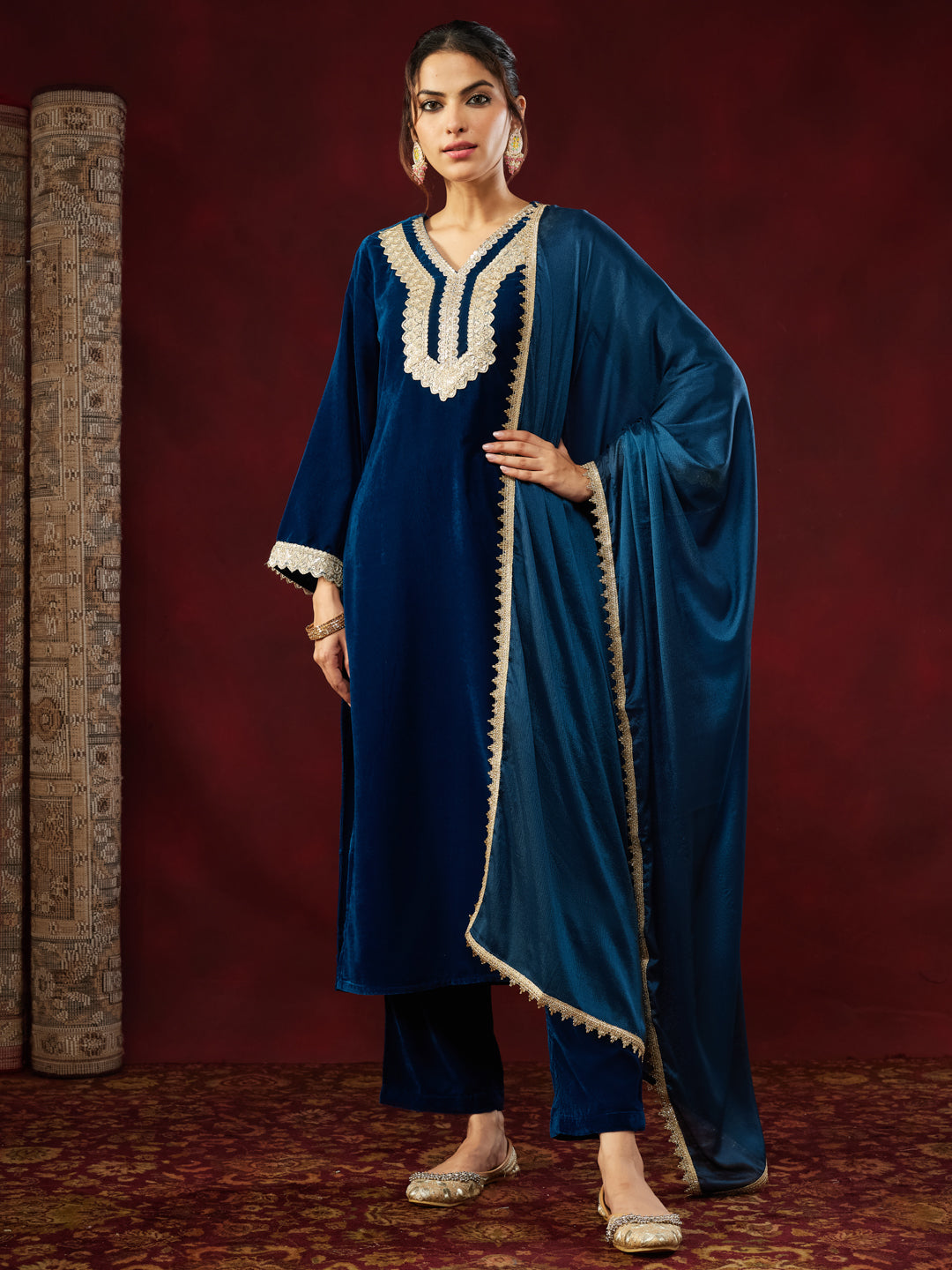 Ninnique Women's Teal Blue Velvet Embellished Straigh Kurta Set
