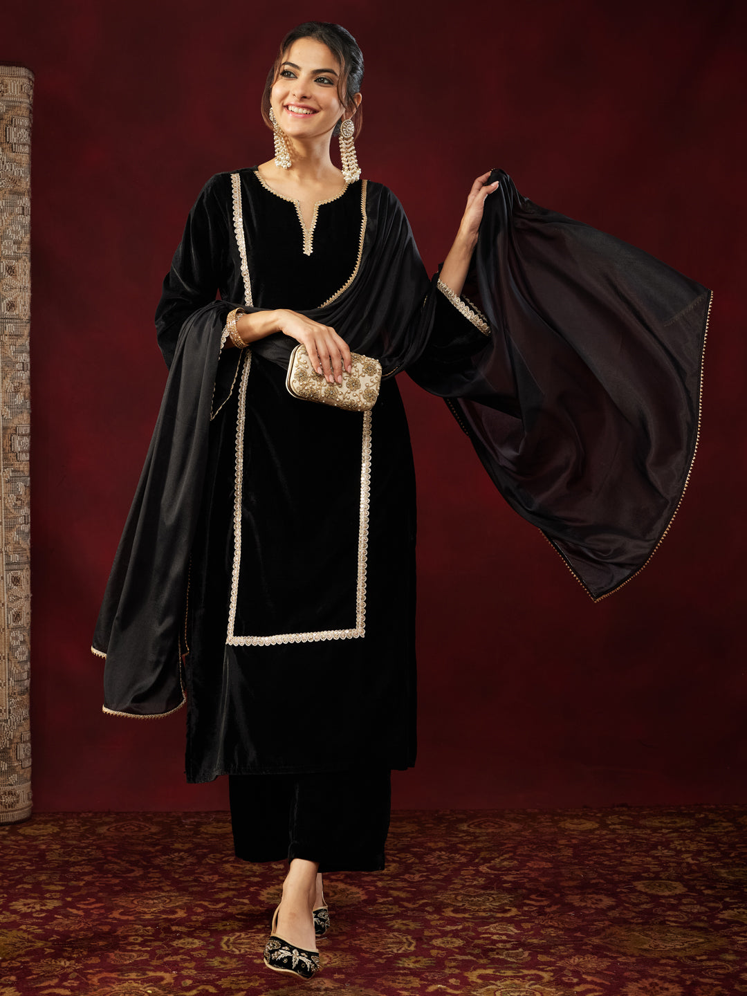 Ninnique Women's Black Velvet Embellished Straight Kurta Set