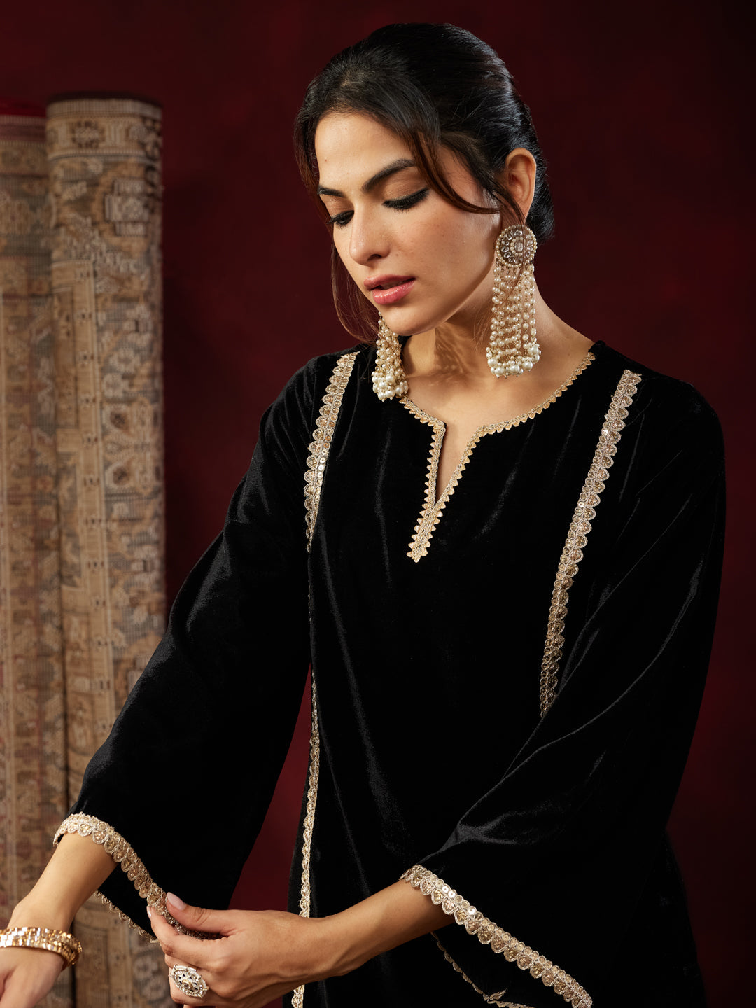Ninnique Women's Black Velvet Embellished Straight Kurta Set