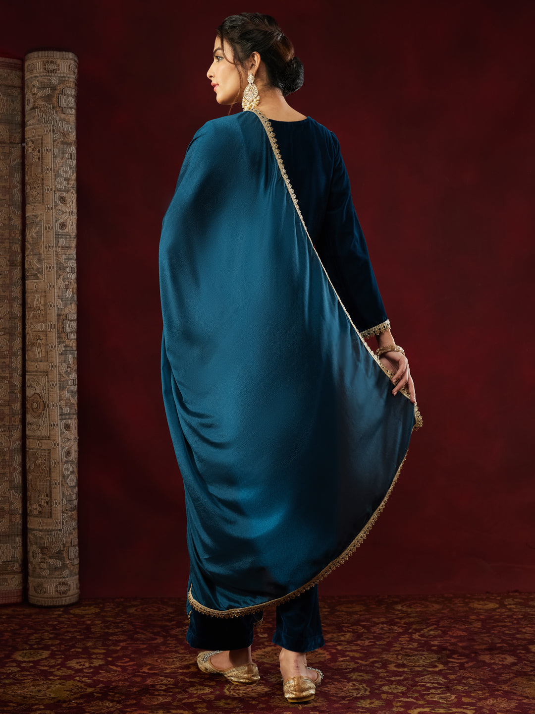 Ninnique Women's Teal Blue Velvet Yoke Embroidered Straight Kurta Set