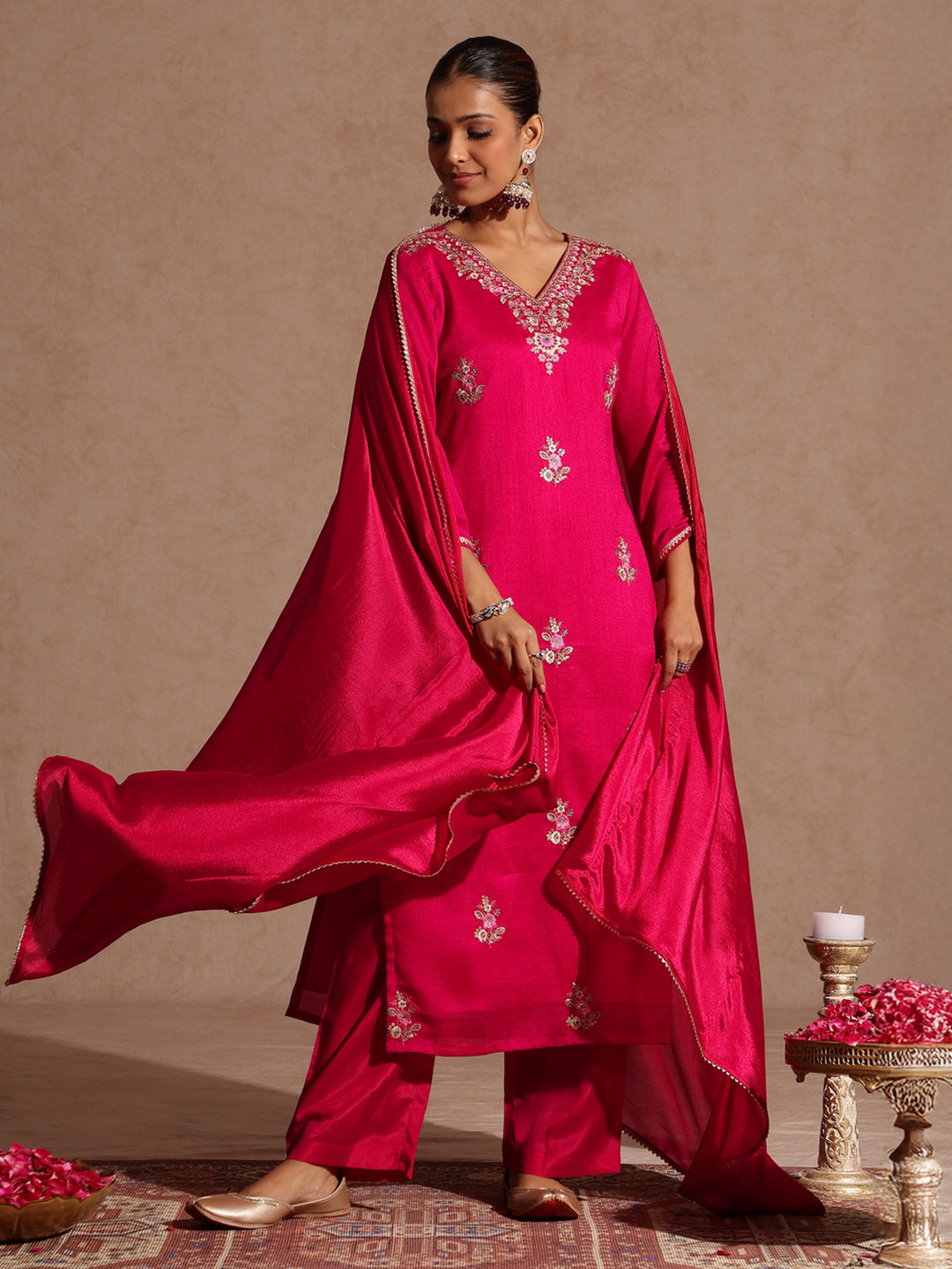 Ninnique Women's Pink Silk Blend Zari Embroidered Straight Kurta Set