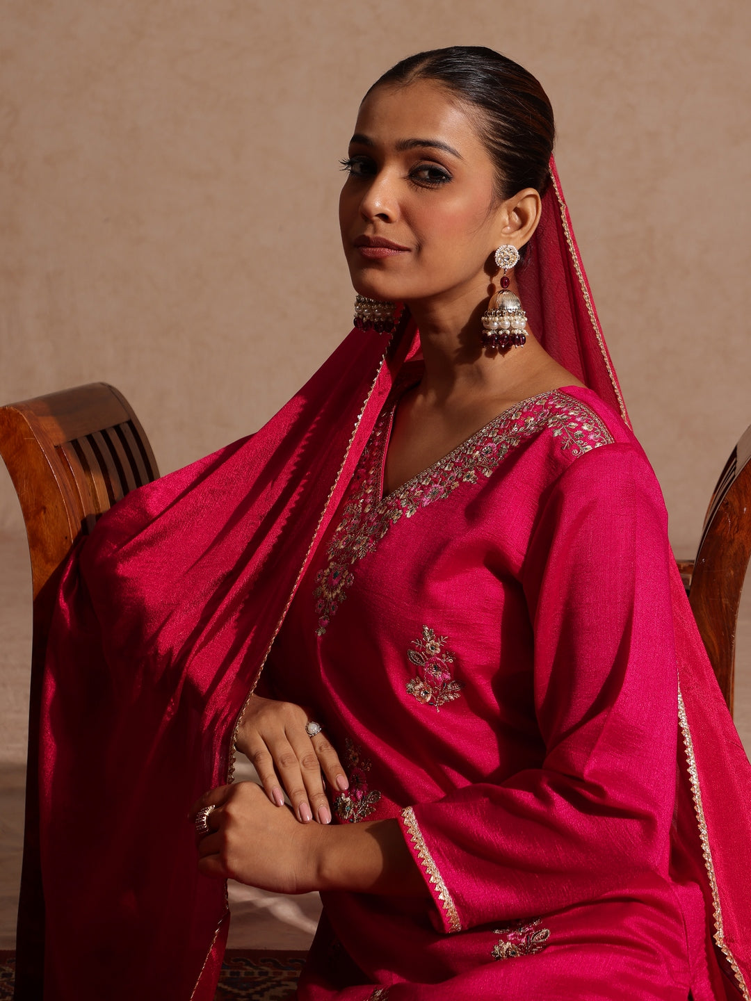 Ninnique Women's Pink Silk Blend Zari Embroidered Straight Kurta Set