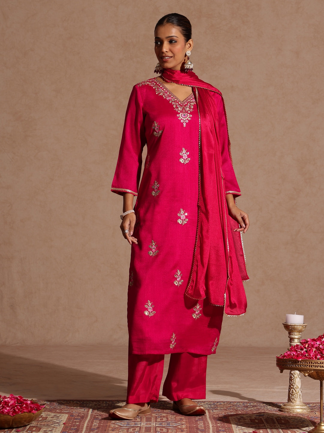 Ninnique Women's Pink Silk Blend Zari Embroidered Straight Kurta Set