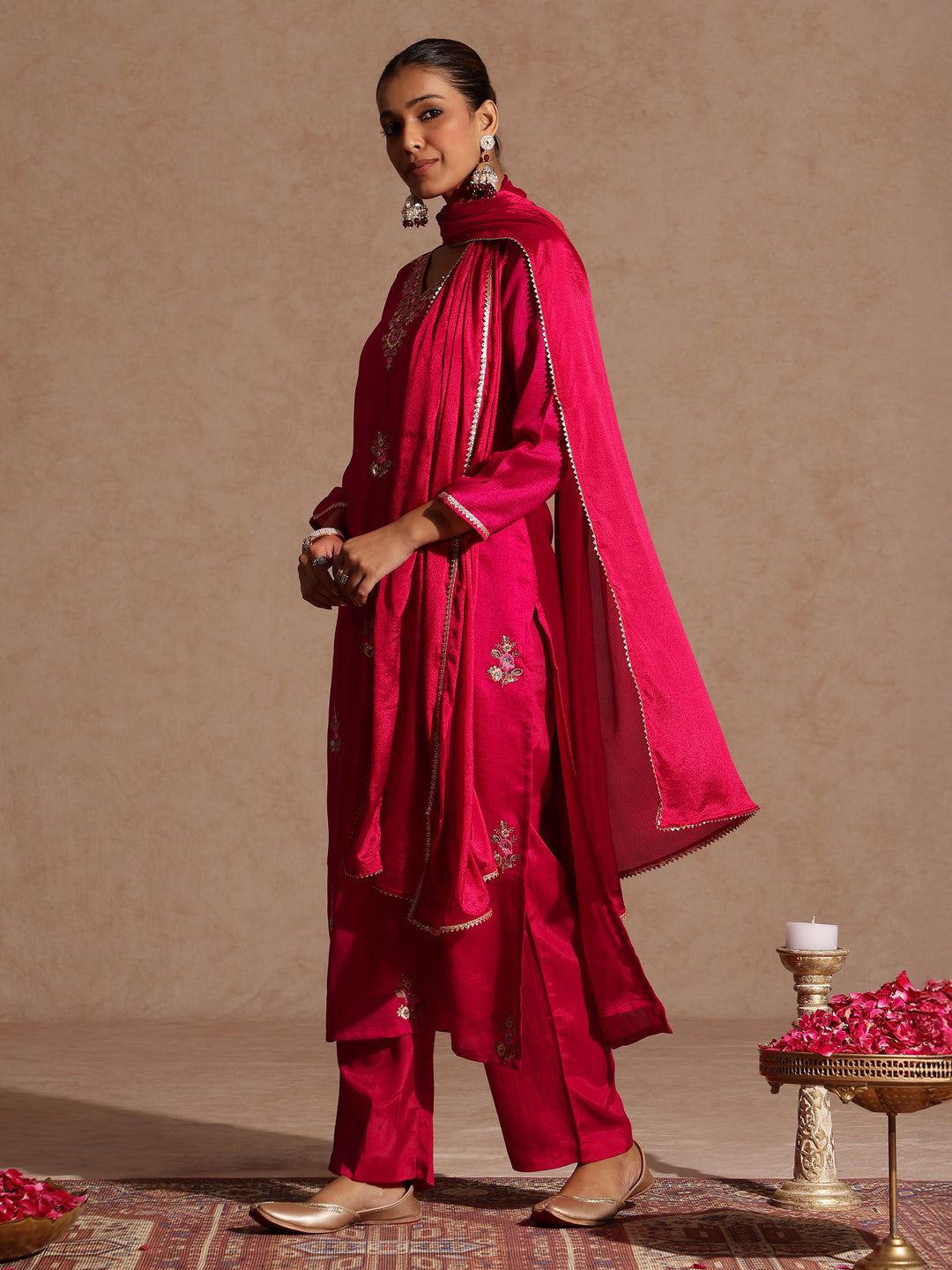 Ninnique Women's Pink Silk Blend Zari Embroidered Straight Kurta Set