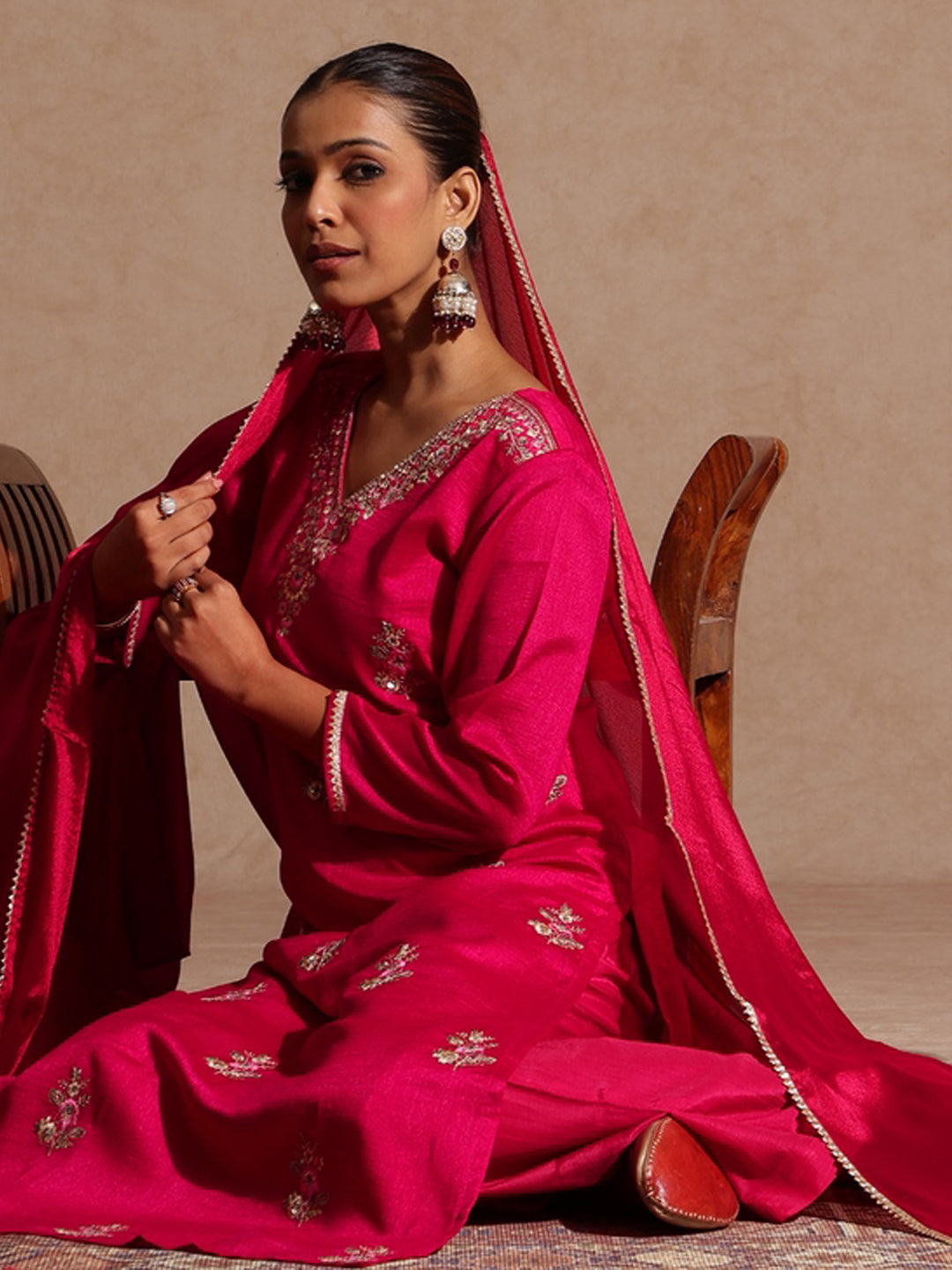 Ninnique Women's Pink Silk Blend Zari Embroidered Straight Kurta Set