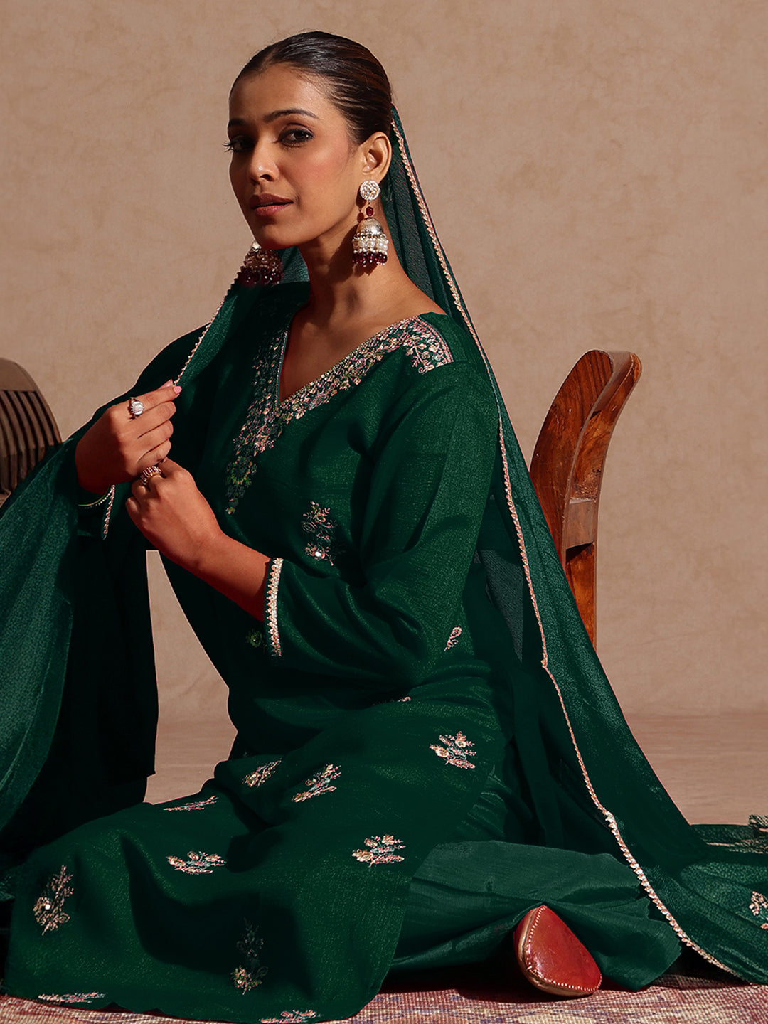 Ninnique Women's Bottle Green Silk Blend Zari Embroidered Straight Kurta Set