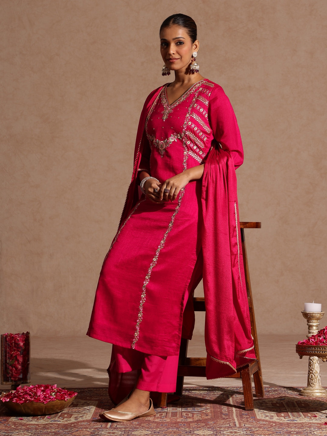 Ninnique Women's Pink Silk Blend Zari Embroidered Straight Kurta Set