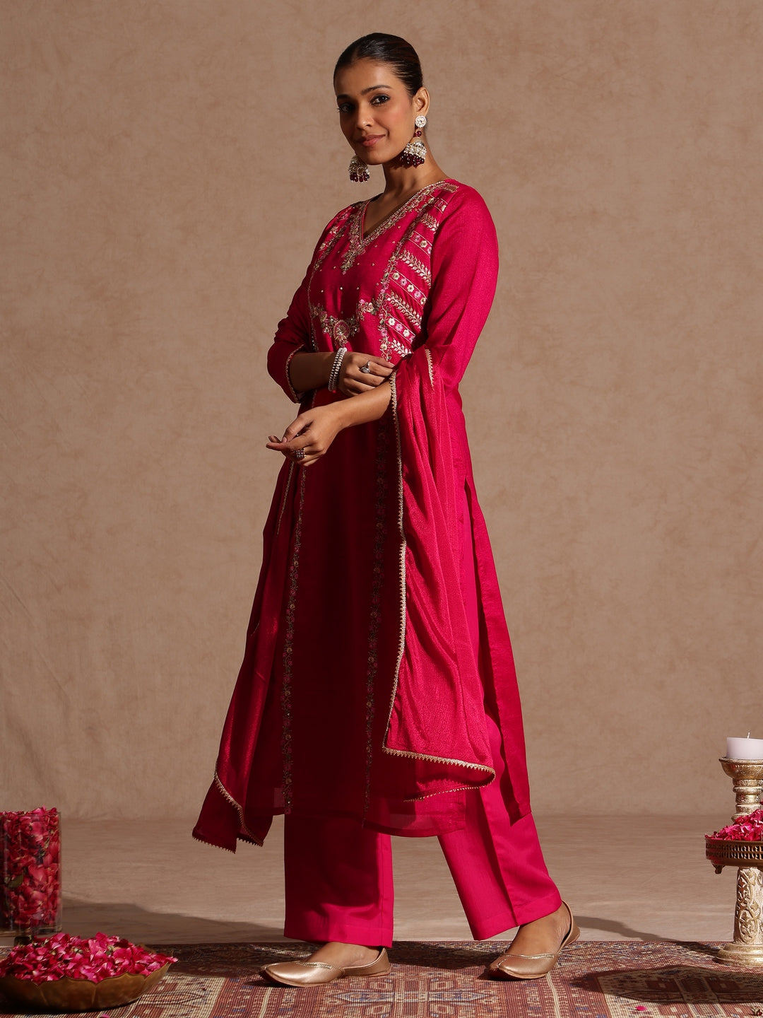 Ninnique Women's Pink Silk Blend Zari Embroidered Straight Kurta Set